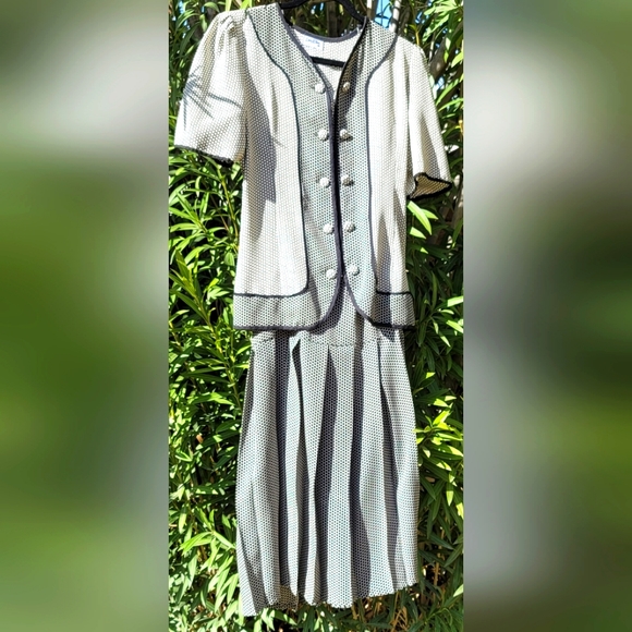 PRISTINE 90s Lady Di style her fave Polka Dot pleated skirt 2 pc suit dress - Picture 1 of 16